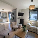 Spacieux, Confort Moderne, Jardin Paisible - Fr-1-589-695 *