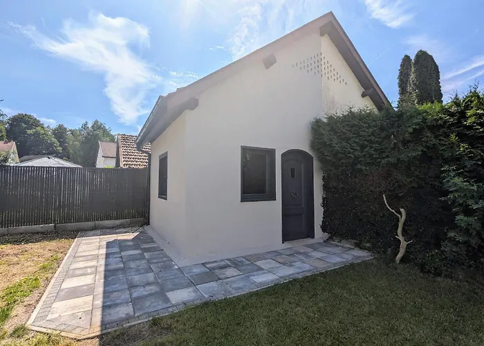 Spacieux, Confort Moderne, Jardin Paisible - Fr-1-589-695 펜션 *