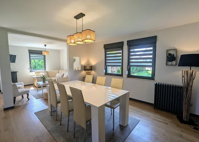 Spacieux, Confort Moderne, Jardin Paisible - Fr-1-589-695 펜션 *