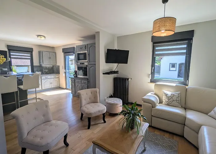 Spacieux, Confort Moderne, Jardin Paisible - Fr-1-589-695 *